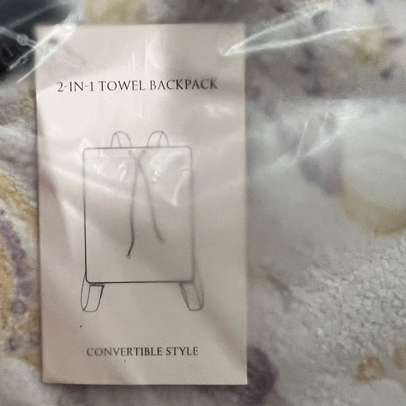 New NWT VS Victoria Secret 2 in 1 towel bag backpack floral - Picture 5 of 8